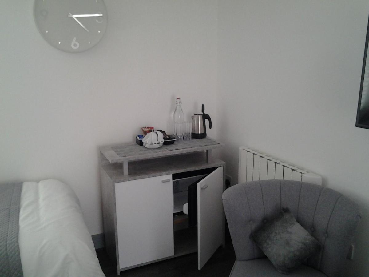 Lady Charlotte Guest Rooms Triple Rooms Dowlais Exterior foto