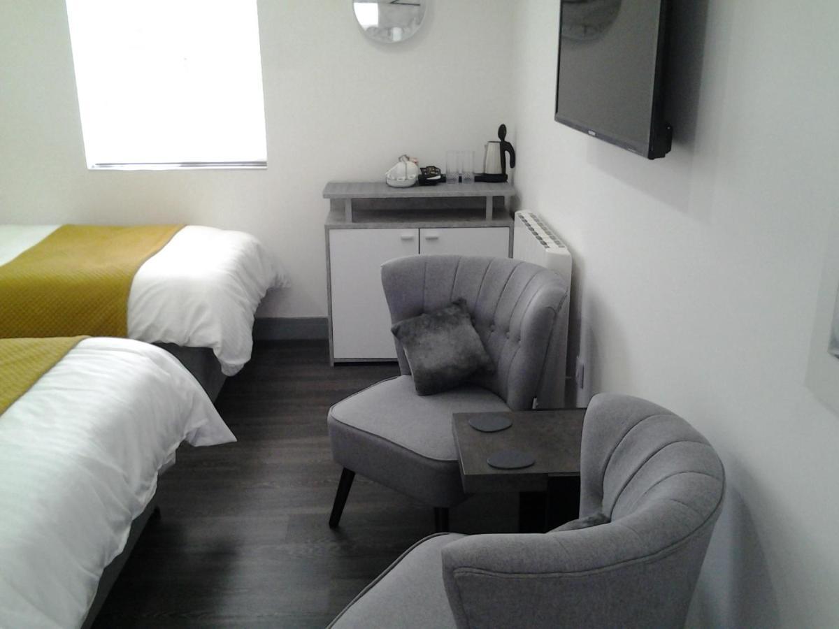Lady Charlotte Guest Rooms Triple Rooms Dowlais Exterior foto