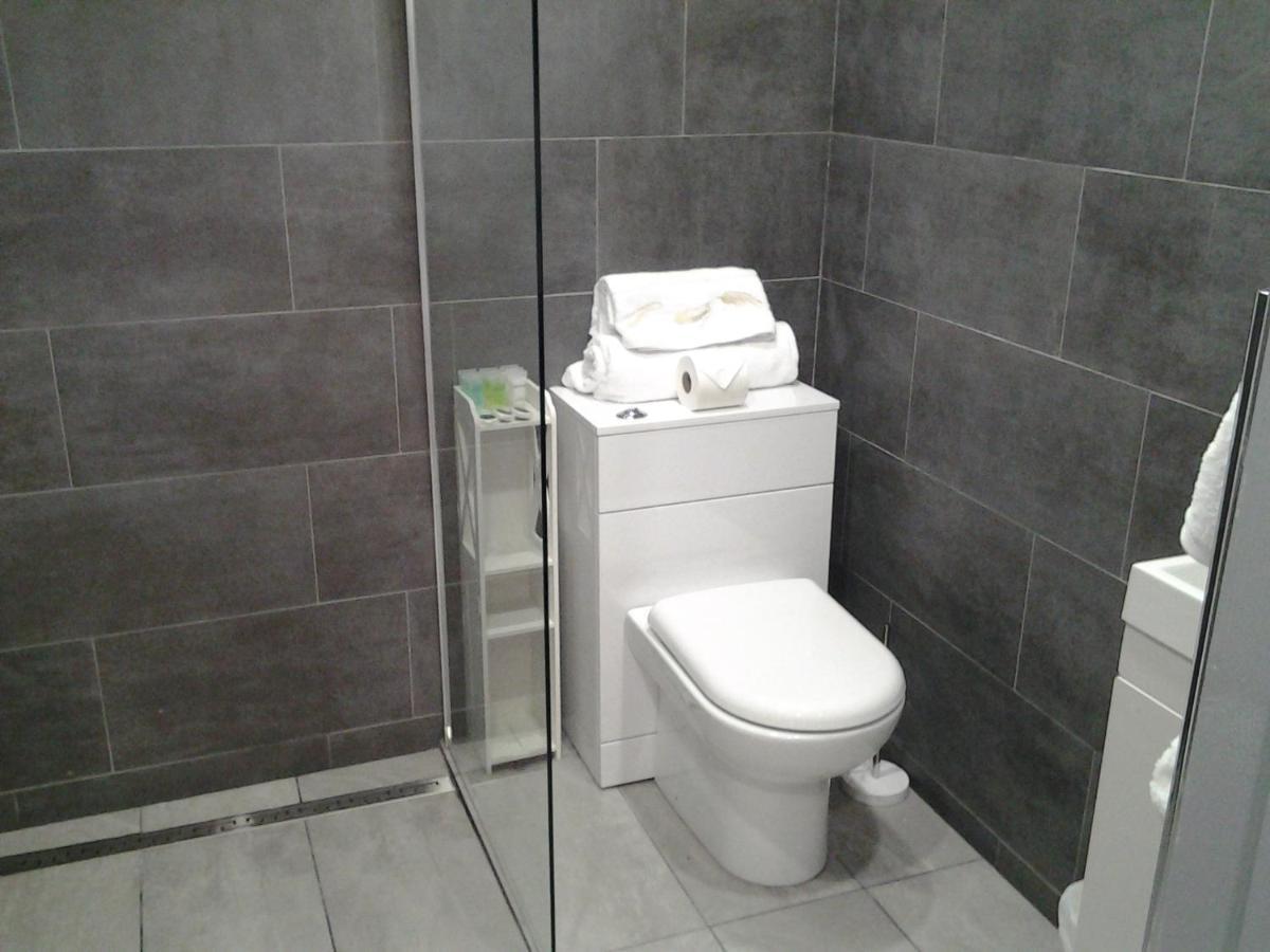 Lady Charlotte Guest Rooms Triple Rooms Dowlais Exterior foto